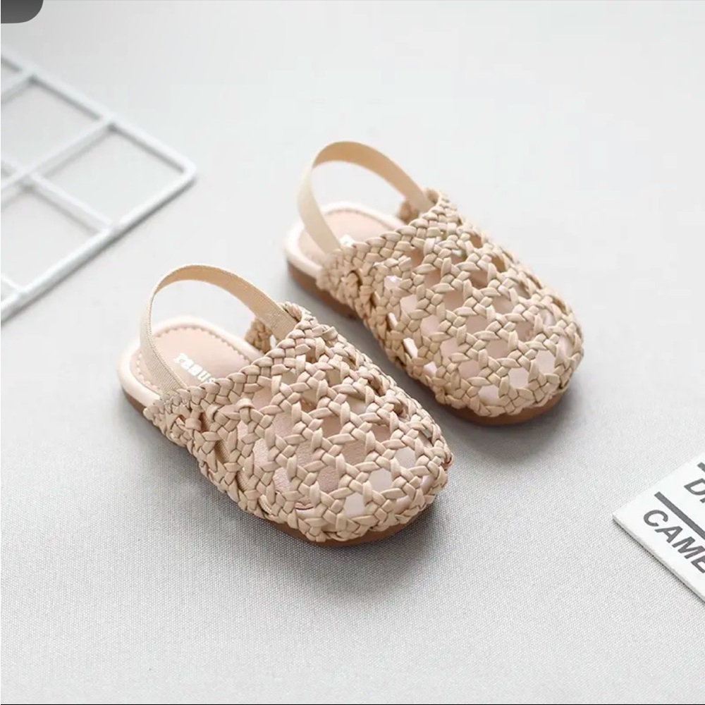 Baby woven sandals